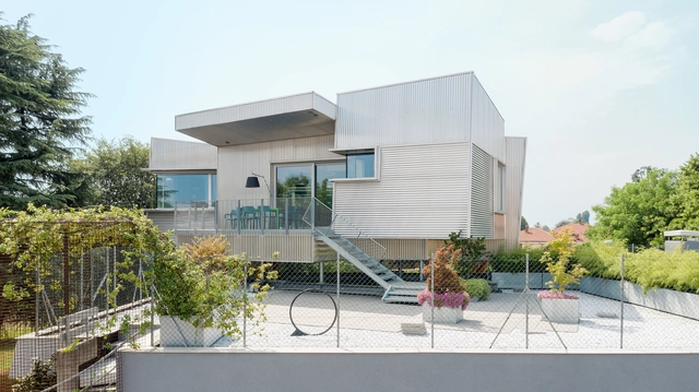 The Hole with the House Around / Elastico Farm - Exterior Photography, Houses, Facade