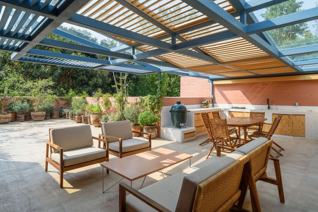 Terraza JFG / CampoTaller - Fotografía interior, Ampliación, Patio, Fijación Vigas, Sillas, Mesas