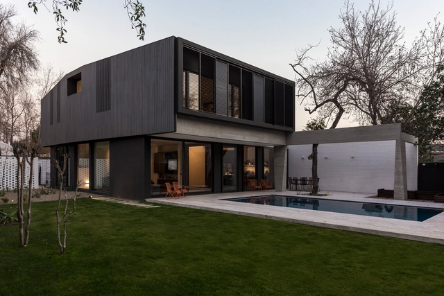 La Perouse House / elton_léniz - Exterior Photography, Houses, Courtyard, Door, Facade