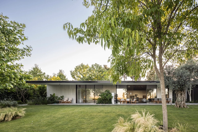Casa Paisagística  / Ruth Packer Rona Levin Architects + Levin Packer Architects - Fotografia de Exterior, Casas, Jardim, Fachada, Porta