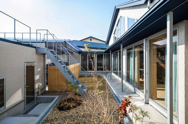 Casa Ag / Hideo Arao Architects Office - Fotografia de Exterior, Casas, Aido, Fachada, Corrimão, Escada, Porta