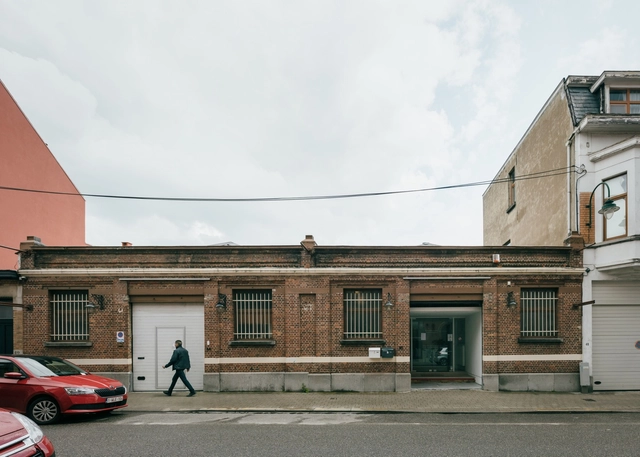 Centro médico Bles / OFFICEU architects - Fotografía exterior, Centro Comunitario, Puerta, Fachada