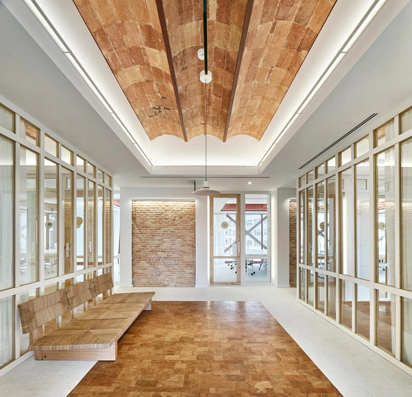 When Changes in Flooring Alter Our Spatial Experience - Featured Image