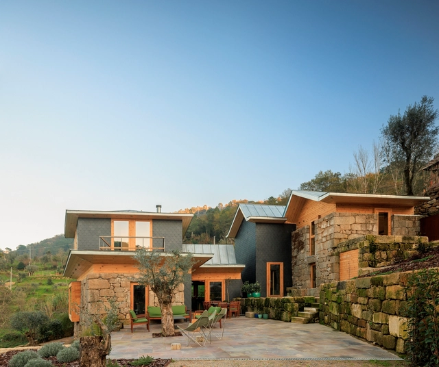 Casa da Ermida / Carlos Castanheira - Fotografia de Exterior, Casas, Jardim, Fachada, Porta