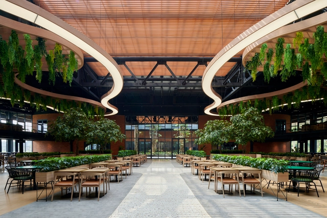 Mayora Head Office Canteen  / Lex and Architects - Interior Photography, Office Buildings, Table, Lighting, Chair
