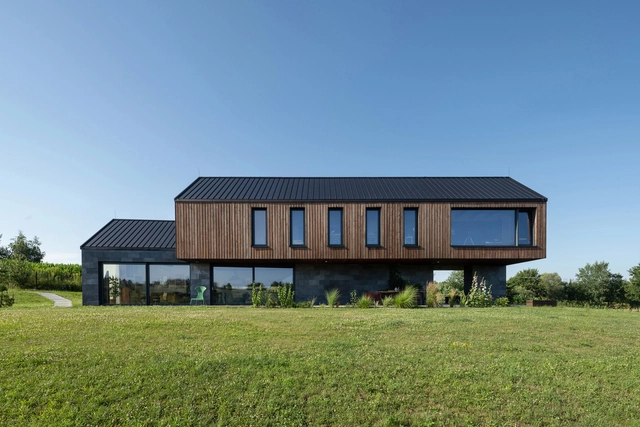 Hillside House / RS + Robert Skitek - Exterior Photography, Houses, Facade