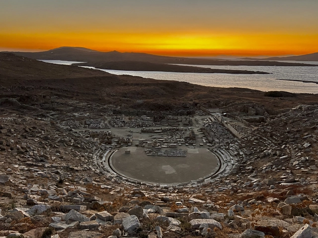 Un viaje fotográfico por la isla griega Delos, a través de la cámara de Erieta Attali - Imagen Principal
