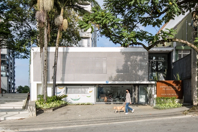 Espaço Musical / Reinach Mendonça Arquitetos Associados - Fotografia de Exterior, Escolas, Fachada