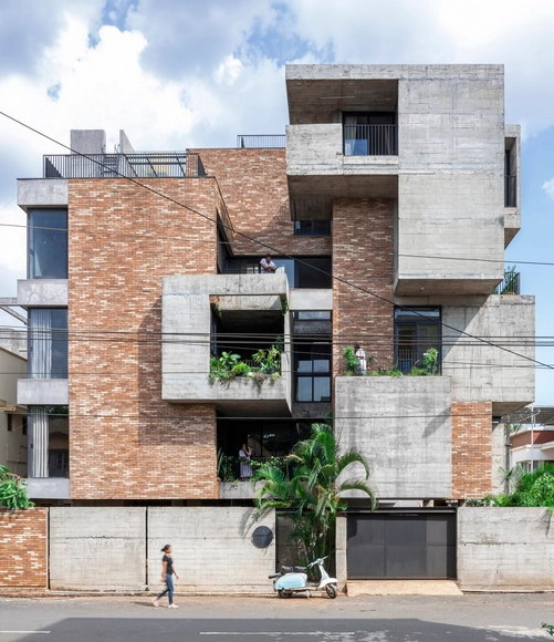LIVING ENSEMBLE – Uma residência multi-familiar / Rahul Pudale Design - Fotografia de Exterior, Habitação Coletiva, Fachada, Balcão