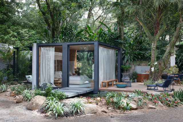 Lake Refuge / Leila Dionizios - Exterior Photography, Houses, Garden, Door, Facade, Chair, Forest