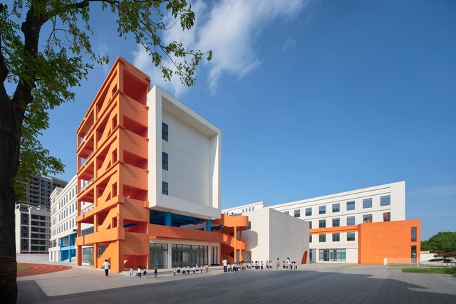 送你一匹小马,县城里的新学校 / 上海立木建筑规划 - 建筑图, 小学及初中, 表皮