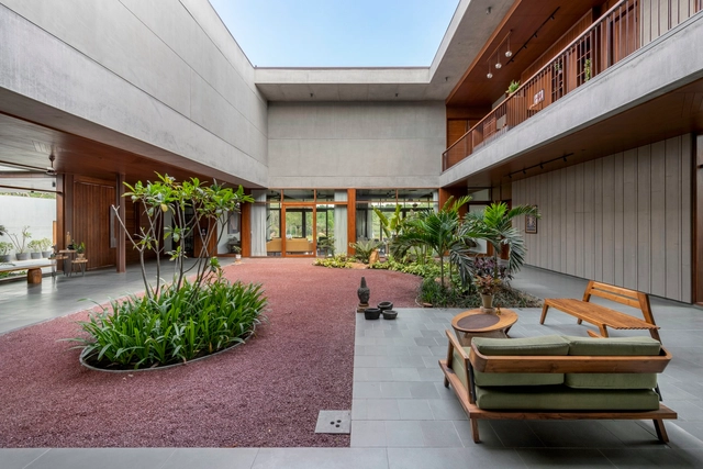 The Monolithic House / MODO Designs - Exterior Photography, Houses, Garden, Facade, Bench