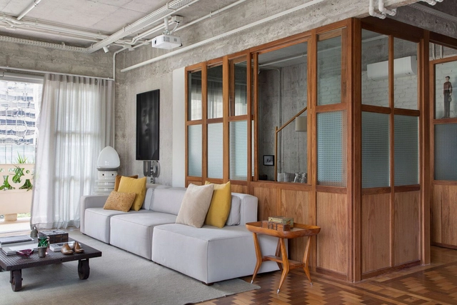 Apartamentos brasileiros: interiores que combinam concreto e madeira - Imagem de Destaque
