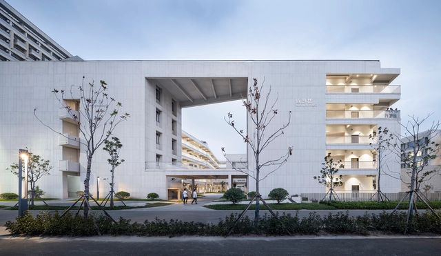 Jiangsu Jingjiang Senior High School New Campus / Zhaohui Rong Studio - Exterior Photography, Higher Education, Facade