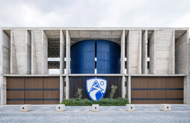 Escuela primaria CIMA / Punto Arquitectos - Fotografía exterior, Escuela Primaria, Puerta, Fachada