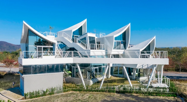 Sailing House / IROJE KHM Architects - Exterior Photography, Houses, Facade