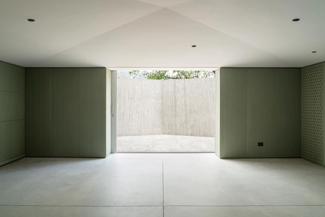 Underground Courtyard  / Stefano Larotonda - Interior Photography, Renovation