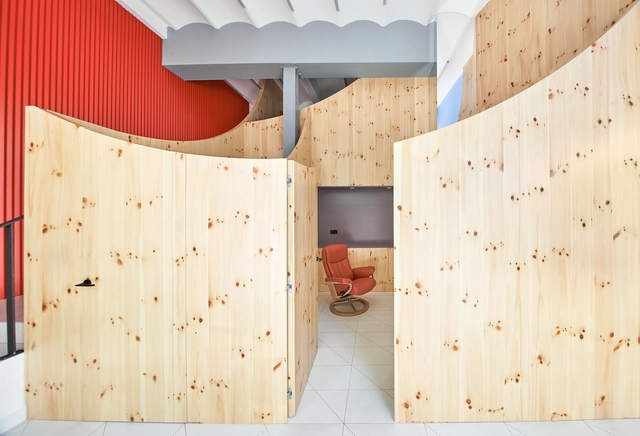 Against the Grain: the Aesthetic Appeal of Wood in 30 Interiors Projects - Featured Image