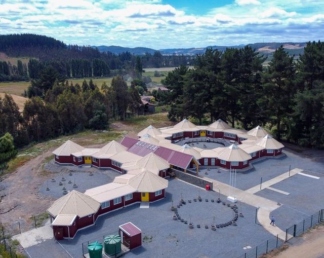 Escuela La Piedra / Correa 3 Arquitectos - Fotografía exterior, Escuelas, Jardín