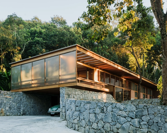 Casa dos Terraços Circulares / Denis Joelsons - Fotografia de Exterior, Casas, Fachada, Porta, Viga, Floresta
