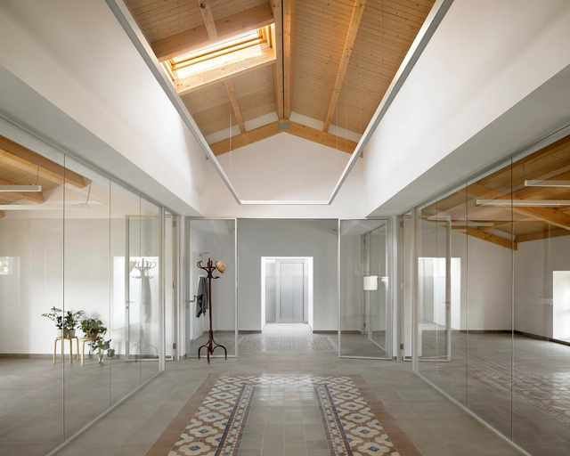 Reabilitação e Ampliação da Masía de Sant Josep de Montserrat / Carpe Studio + CRUX arquitectos + Anna Solaz - Fotografia de Interiores, Reabilitação, Porta, Fachada, Viga, Pilar
