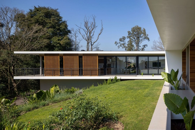 Residencia Cruzaltense / VOO® - Fotografía exterior, Casas, Jardín, Fachada
