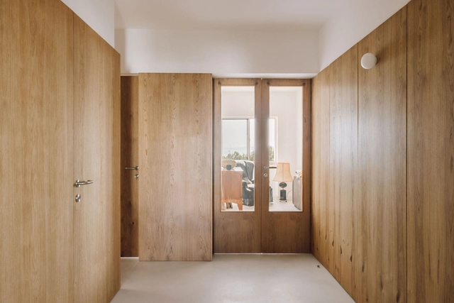 Apartamento em Paço de Arcos / co.rp arquitectos - Fotografia de Interiores, Interiores De Apartamentos, Porta, Fachada, Cama
