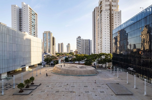 18th Region Labour Complex / Atelier Daniel Corsi + Dani Hirano + Nishimura Estúdio de Arquitetura - Exterior Photography, Government , Facade, Cityscape