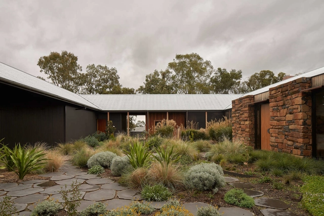 House in the Dry / MRTN Architects - Exterior Photography, Houses, Garden, Facade