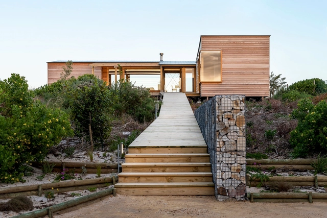 Casa Dune / KLG Architects - Fotografía exterior, Casas, Escaleras, Fachada, Puerta, Barandas, Fijación Vigas
