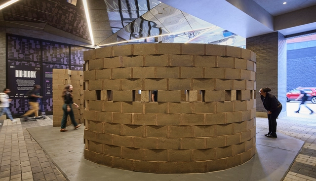 SOM presenta instalación de biobloques de carbono cero en la Bienal de Arquitectura de Chicago 2023 - Imagen Principal