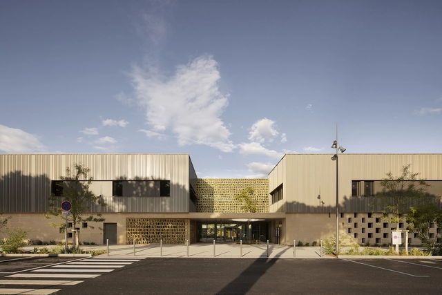Escuela y Gimnasio Jacques Chirac / BPA ARCHITECTURE - Fotografía exterior, Escuelas, Fachada