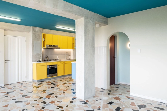 Belvedere Cabaña Contemporánea / Bastidas y Salinas - Fotografía interior, Renovación, Cocina, Puerta, Fijación Vigas, Encimera, Iluminación, Sillas