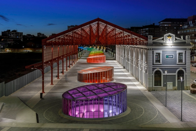 Integración del Ferrocarril en la ciudad de León.  Fase I / Urbaq Arquitectos SL - Fotografía exterior, Estación De Trenes, Fachada, Arco