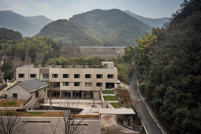 Terraced Courtyard / Team BLDG - Exterior Photography, Cowork Interiors, Facade