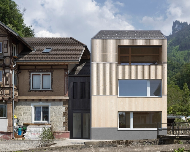 Densification House Below Castle Hill / MWArchitekten - Exterior Photography, Office Buildings, Facade, Door