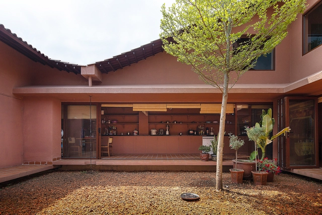 Una casa en Quang Nam / lequang-architects - Fotografía exterior, Casas, Patio interior, Fachada, Puerta