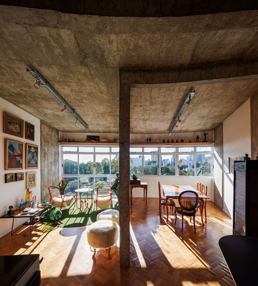 Reforma em Apartamento no Edifício Pilar / Jô Vasconcellos Arquitetos Associados - Fotografia de Interiores, Interiores Residenciais, Viga, Mesa, Cadeira