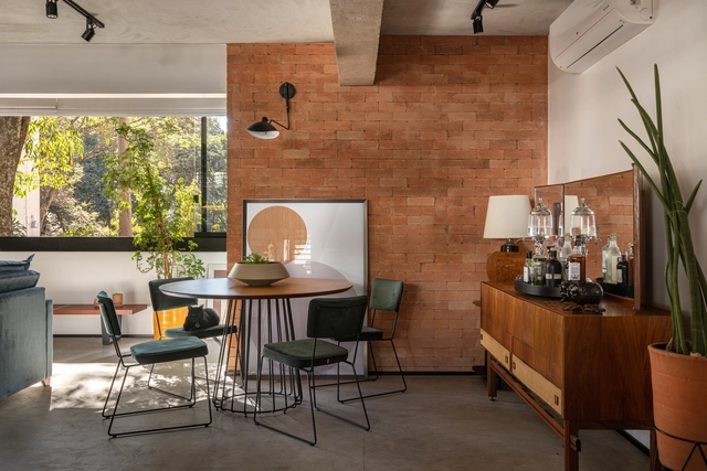 Apartamento Laje / Ateliê Monolito - Fotografia de Interiores, Renovação, Cozinha, Viga, Mesa, Cadeira