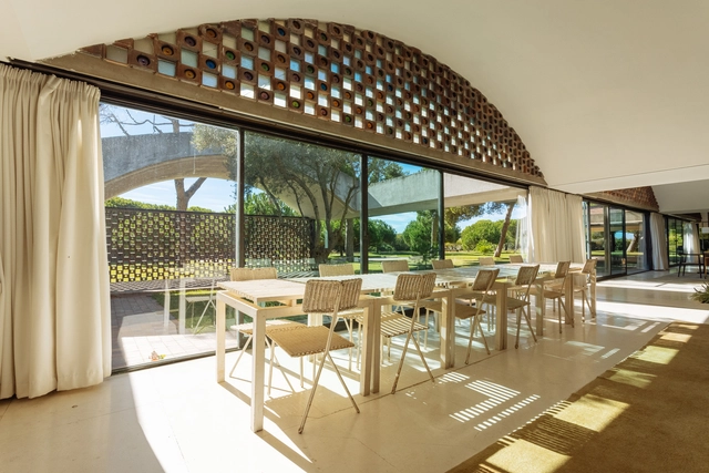 Casa Gomis de Antonio Bonet y la arquitectura moderna de Cataluña, a través de la cámara de Arnau Rovira - Imagen Principal