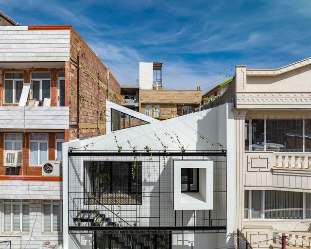 Qarahziya House | Ranjdoost / Davood Boroojeni Office - Exterior Photography, Houses, Facade, Balcony, Door