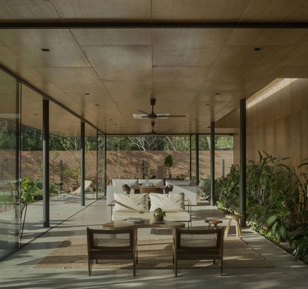 Casa pequeña en San Ber / Equipo de Arquitectura - Fotografía interior, Decoración Y Ornamento, Jardín, Puerta, Fachada, Fijación Vigas, Mesas, Iluminación, Sillas