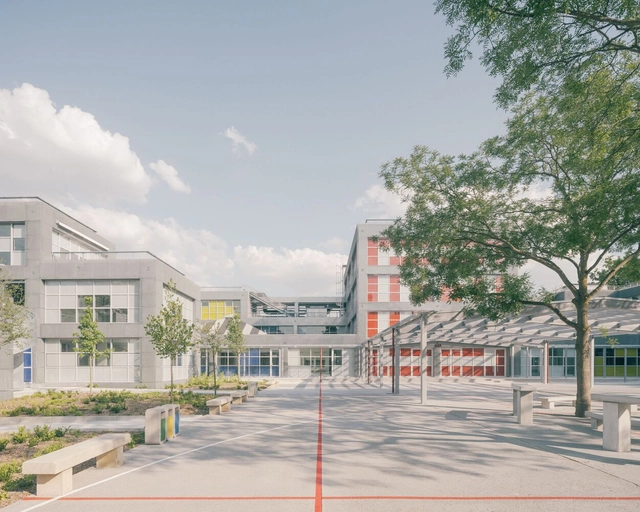 注入色彩和保温，安妮·弗兰克中学翻新工程 / MARS Architectes - 建筑图, 小学及初中, 表皮