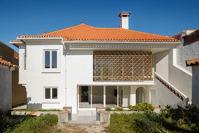 Casa dos anos 40  / FRARI - architecture network - Fotografia de Exterior, Remodelação, Fachada, Porta