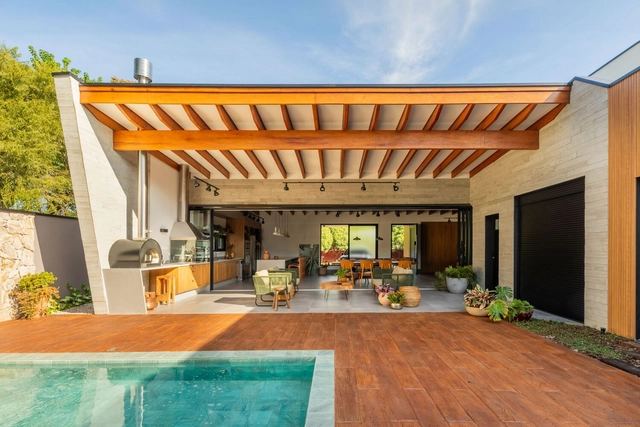 Casa Bosque / Pietro Terlizzi Arquitetura - Fotografia de Exterior, Casas, Terraço, Fachada, Viga, Cadeira, Mesa