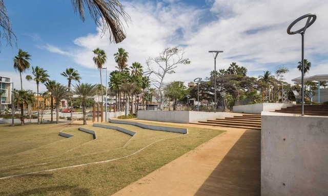 Ciudades Hermanas / [H] arquitectos - Fotografía exterior, Espacio Público, Jardín, Costa