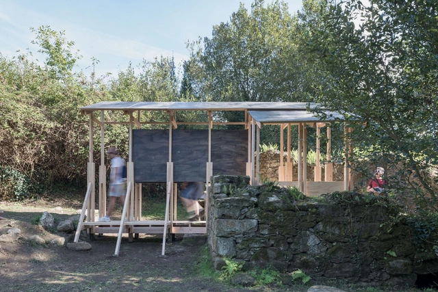 Intervención en una ruina de piedra / CESUGA School of Architecture + Erazo Pugliese - Fotografía exterior, Paisaje Y Arquitectura, Jardín, Puerta