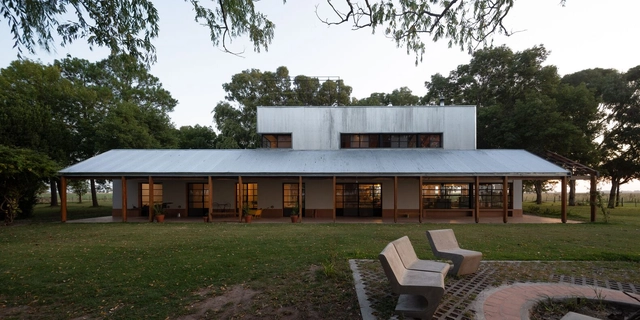 Casa de campo en Pila / DRM Arquitectura - Fotografía exterior, Casas, Fachada, Puerta, Bancas