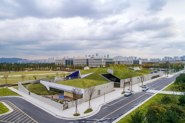Hana Daycare Center / ISON Architects - Exterior Photography, Day Care, Facade, Cityscape