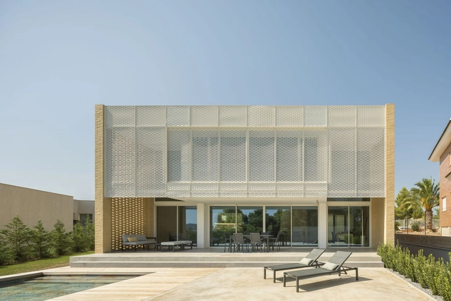 Casa al cuadrado / Estudi La Caseta - Fotografía exterior, Casas, Fachada, Bancas